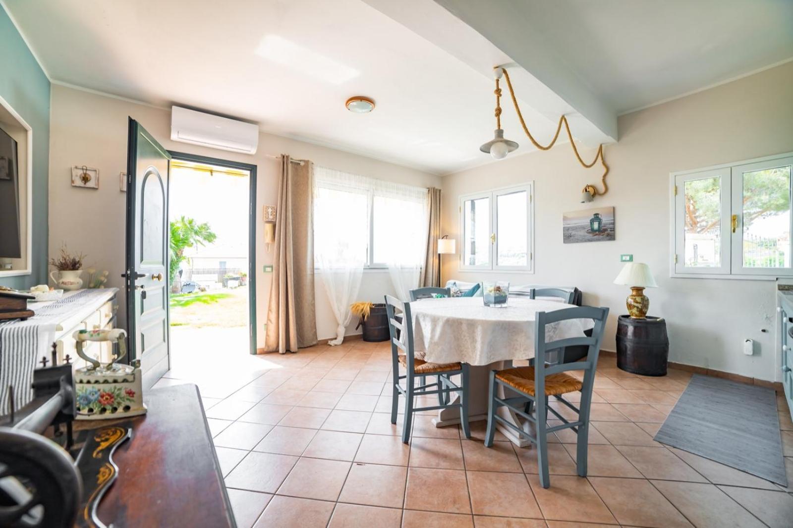 Chez Elle Apartment Imperia Room photo